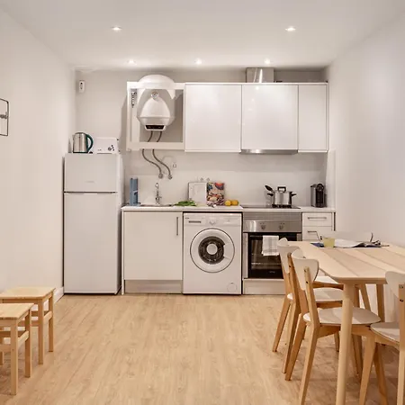 Ajuda Charm With Garden דירה *